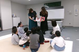 『どこにいってたの？ちびねこちゃん』の読み聞かせ