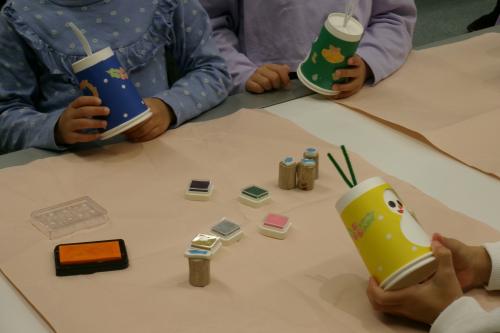 くるくるゆきだるまを作っている写真