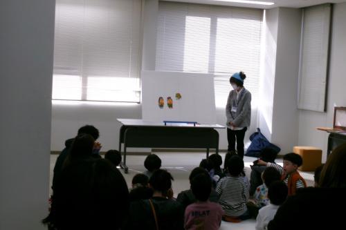 パネルシアターをしている写真