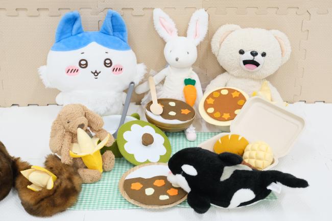 ぬいぐるみたちの食事をしているようす