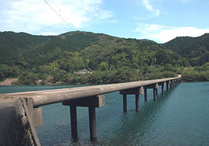 三里沈下橋