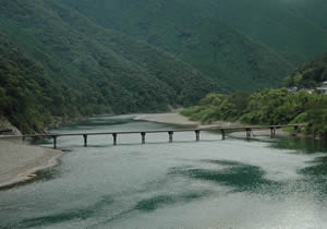 岩間沈下橋