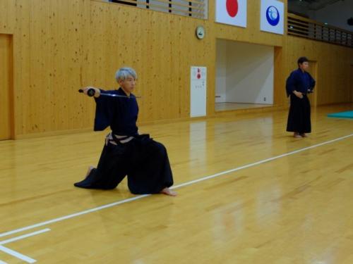 居合道を行っている佐藤さんの写真