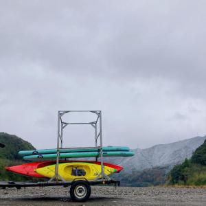 雪山とカヌーの画像